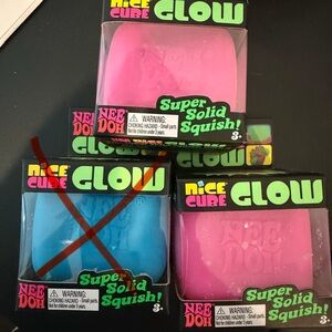 Nice Cube Glow Super Solid Squish! Neon Pink